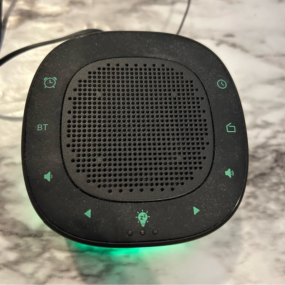 Alarm clock radio - Picture 3 of 3